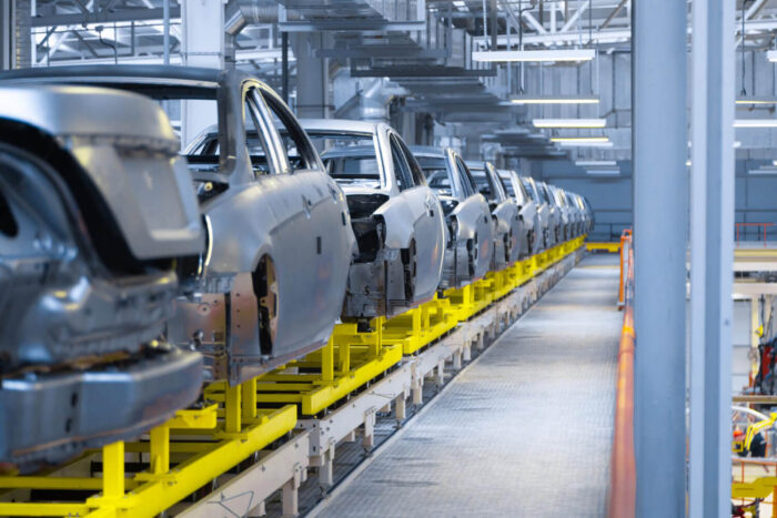 modern-automobile-production-line-automated-production-equipment-shop-assembly-new-modern-cars-way-assembly-car-assembly-line-plant (1)